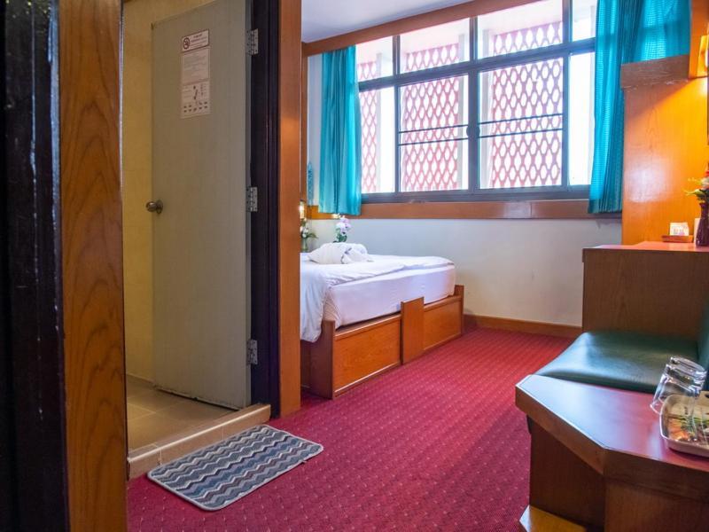 Siri Hotel Накхонратчасіма Екстер'єр фото