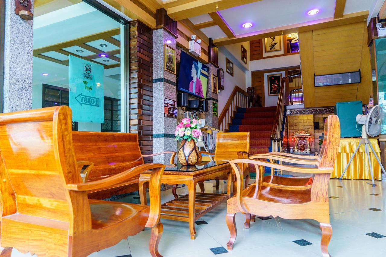 Siri Hotel Накхонратчасіма Екстер'єр фото
