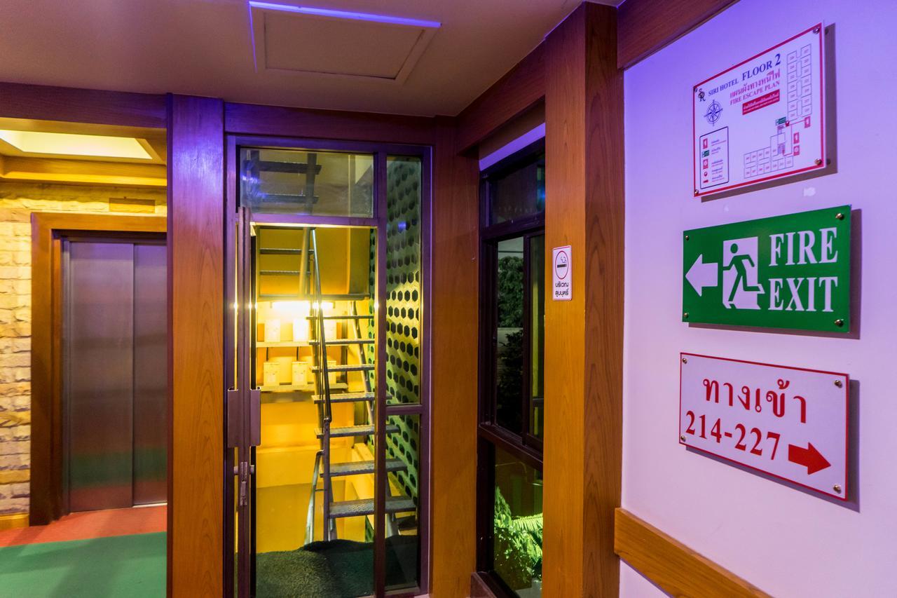 Siri Hotel Накхонратчасіма Екстер'єр фото