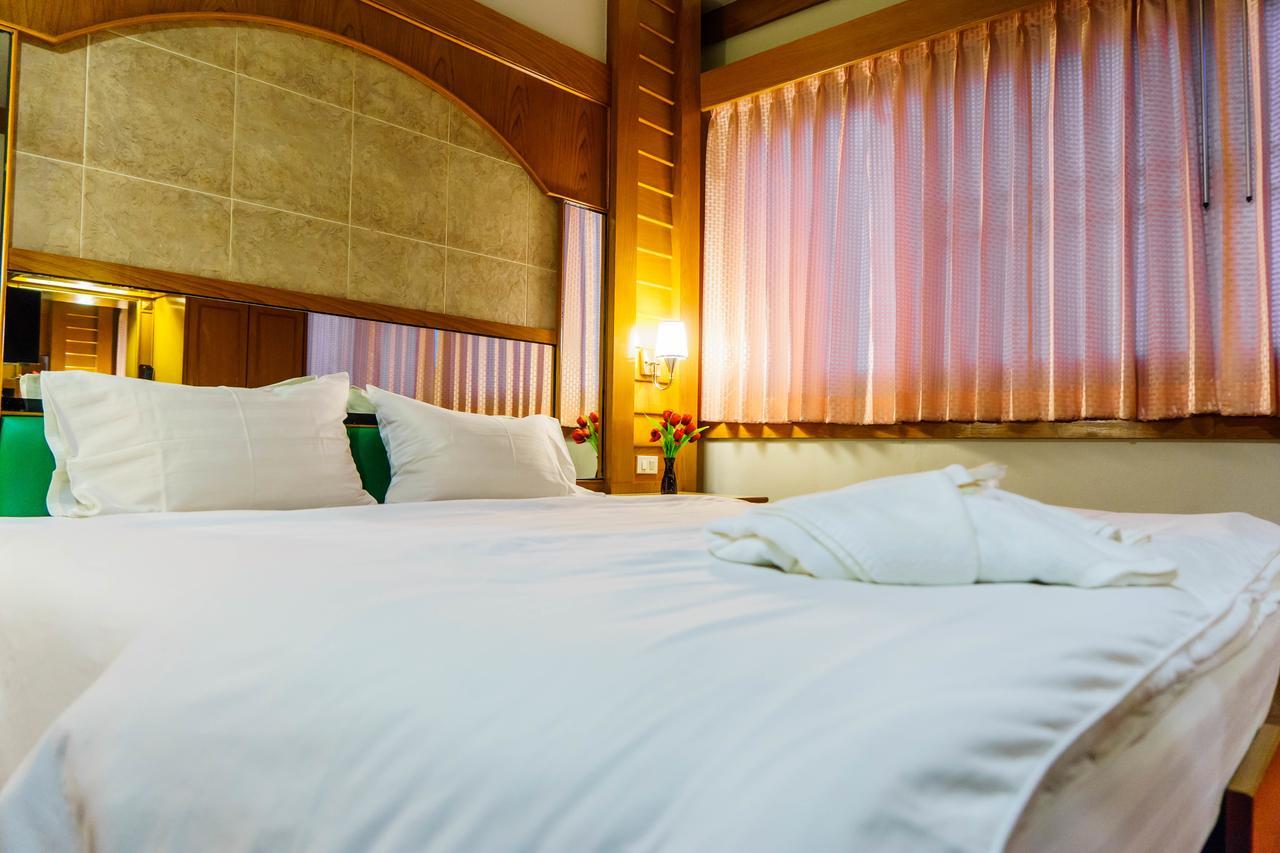 Siri Hotel Накхонратчасіма Екстер'єр фото