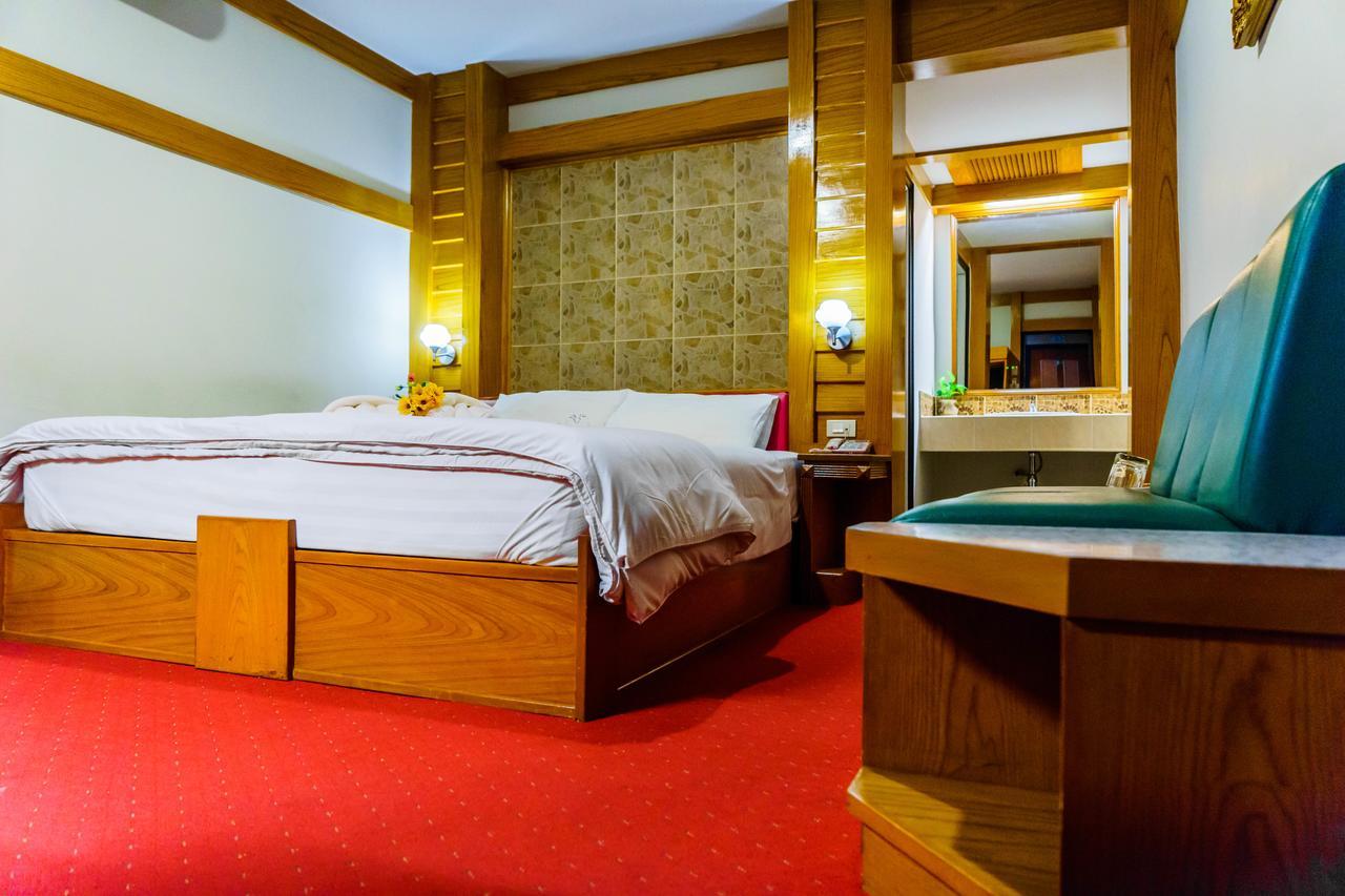 Siri Hotel Накхонратчасіма Екстер'єр фото