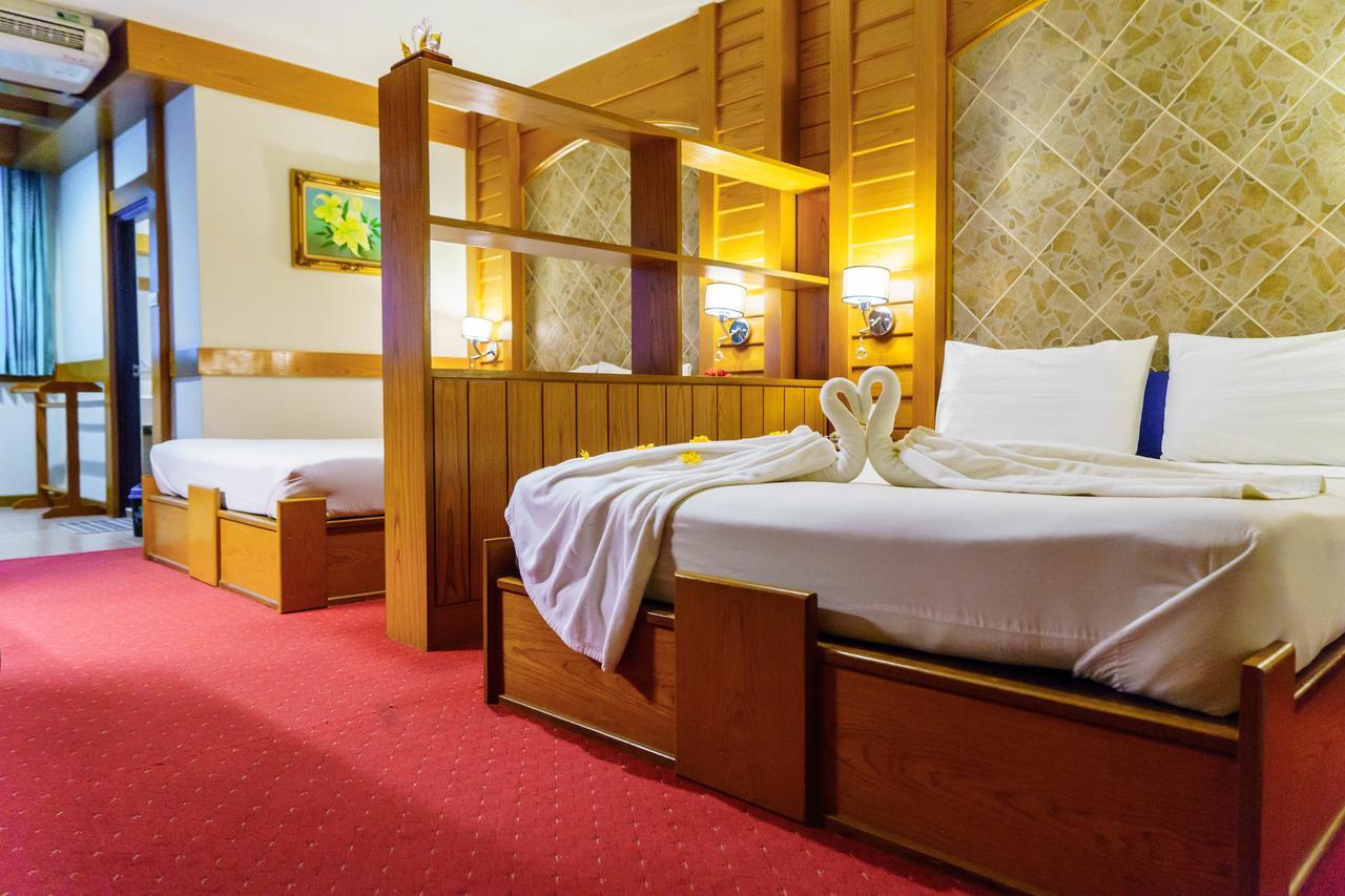 Siri Hotel Накхонратчасіма Екстер'єр фото