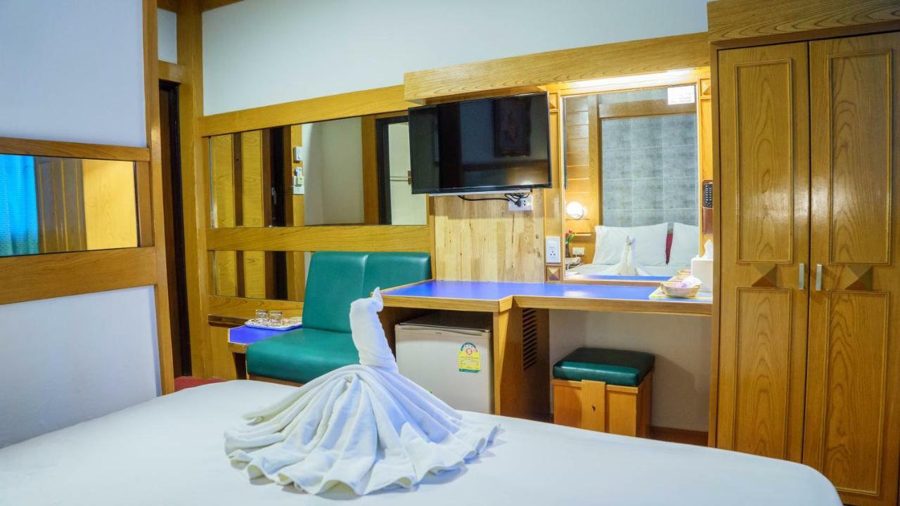 Siri Hotel Накхонратчасіма Екстер'єр фото